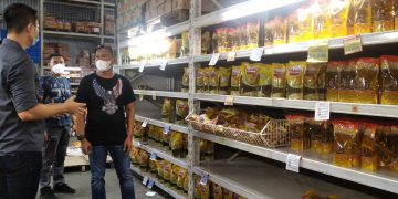 Inspeksi Di Gudang Minyak Goreng. Foto: NST