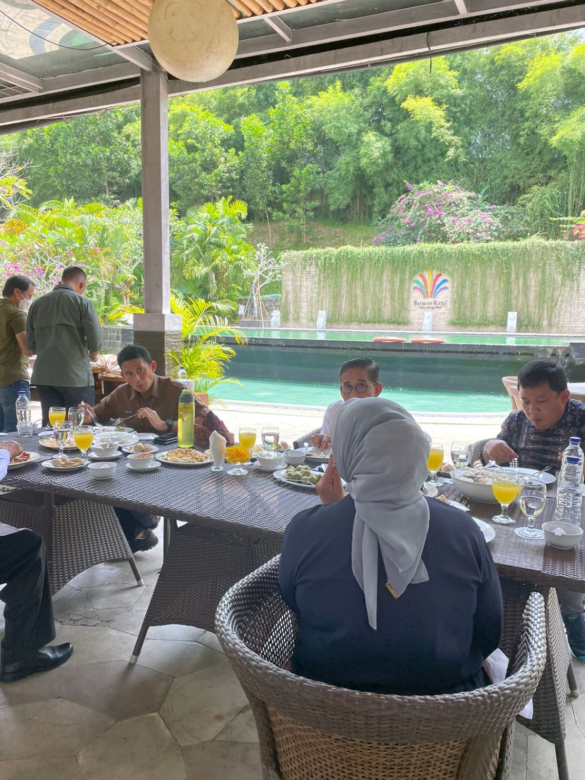 Menteri Parenkraf RI, Sandiaga Uno Saat Santap Makan di Rumah Kito by WH. Foto: Ist