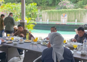 Menteri Parenkraf RI, Sandiaga Uno Saat Santap Makan di Rumah Kito by WH. Foto: Ist