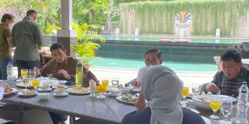 Menteri Parenkraf RI, Sandiaga Uno Saat Santap Makan di Rumah Kito by WH. Foto: Ist