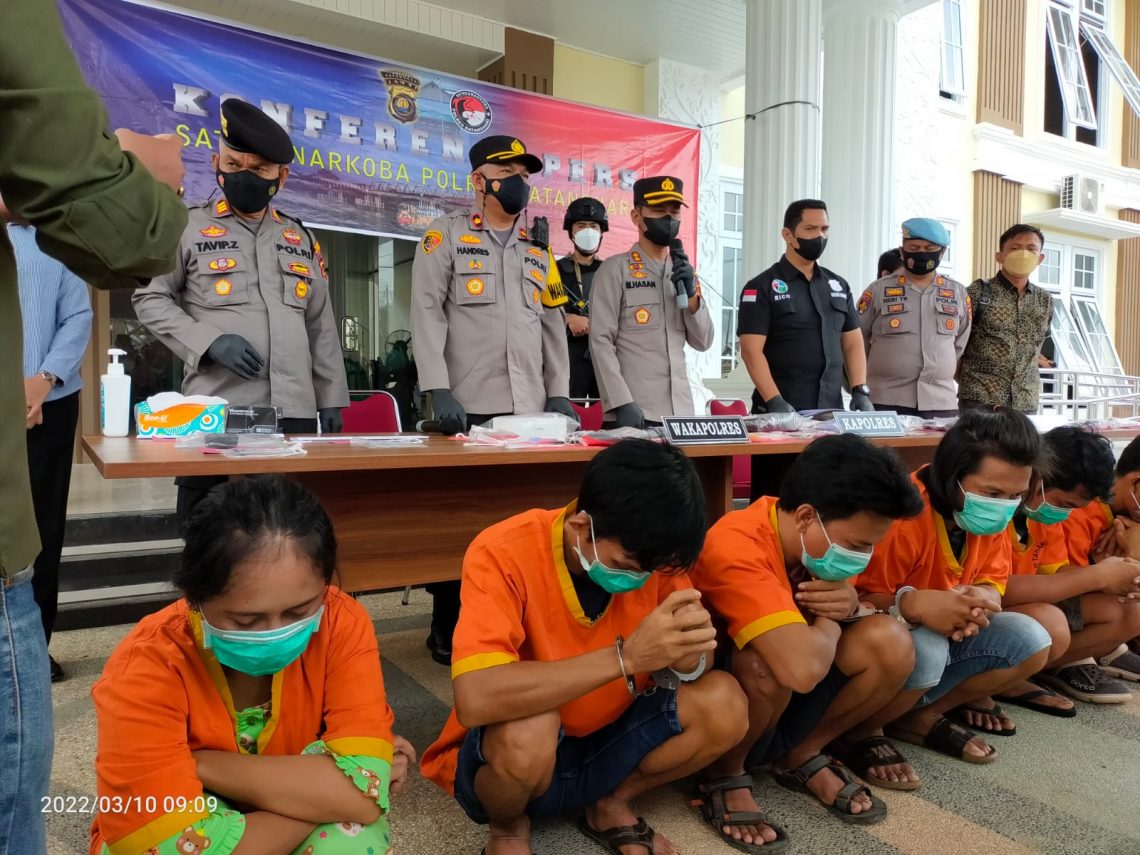 Sat Narkoba Polres Batanghari Amankan 8 orang bandar narkoba. Foto: LAN