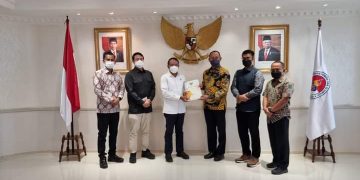 Bupati Sukandar Dan Menpora RI. Foto: Ist