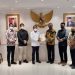 Bupati Sukandar Dan Menpora RI. Foto: Ist