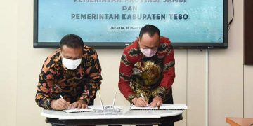 Bupati Tebo dan Kepala LAN RI saat menandatangani nota kesepakatan. Foto: AZZ