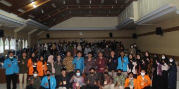 Berfoto bersama usai pembukaan acara gebyar arabic 4 nasional. Foto: Ist