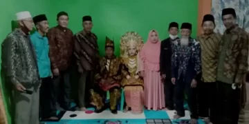 Sekda M Azan Menghadiri Pernikahan Anak tumenggung SAD. foto: LAN