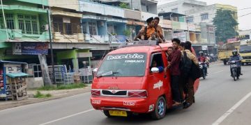 Salah satu Angkot Di Kota Jambi. Foto: Dok Google