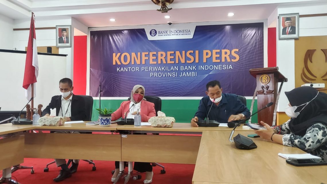 Kepala Perwakilan BI Jambi, Suti Masniari Nasution Saat Pers Conference. Foto: OYI