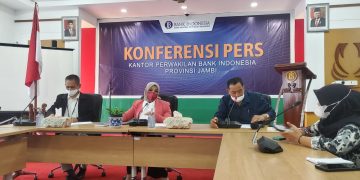 Kepala Perwakilan BI Jambi, Suti Masniari Nasution Saat Pers Conference. Foto: OYI