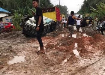 Jalan rusak daerah Siau Tanjab Timur. Foto: Ist