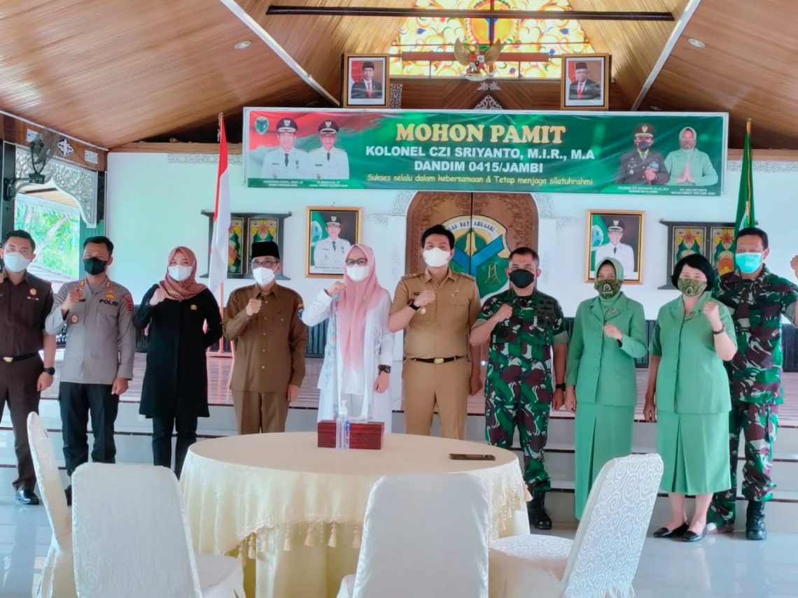Bupati Fadhil Saat Menghadiri Mohon Pamit Dandim 0415/Jambi. Foto: LAN