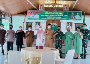 Bupati Fadhil Saat Menghadiri Mohon Pamit Dandim 0415/Jambi. Foto: LAN