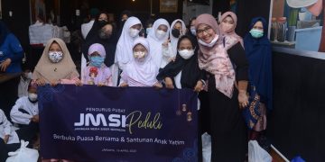 Pengurus Pusat JMSI Saat Bukber Dan Berbagi Dengan Anak Yatim. Foto: Ist