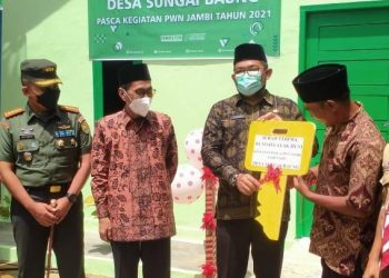 Wabup Bakhtiar Saat Serah Terima Rumah Layak Huni Di Lima Desa. Foto: LAN