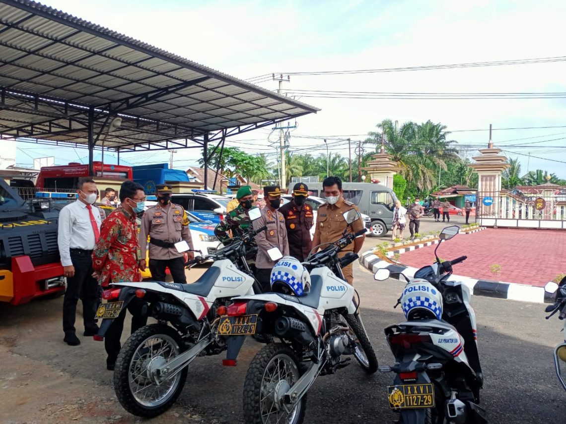 Bupati Fadhil cek kendaraan dinas. Foto: LAN