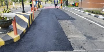 Pupuk Kaltim mengaplikasikan Green Asphalt untuk perawatan jalan di area perusahaan. Foto: Dok  PKT