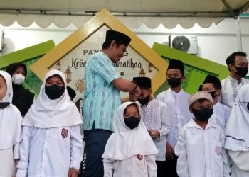 Ketua DPW PPP Provinsi Jambi Saat Menutup Pensi Ramadhan PPP sekaligus menyantuni anak yatim. Foto: Ist