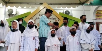 Ketua DPW PPP Provinsi Jambi Saat Menutup Pensi Ramadhan PPP sekaligus menyantuni anak yatim. Foto: Ist