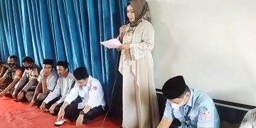 Kepala SMKN 5 Tebo, Ramayani Saat Menyampaikan Kata Sambutan. Foto: Ist