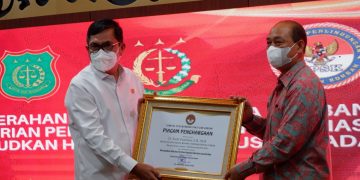 Jampidum Serahkan Restitusi Korban TPPO