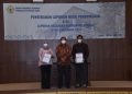 Bupati Batanghari Didampingi Ketua DPRD Batanghari, Saat Menerima Laporan Hasil Pemeriksaan Atas LHP Pemda Tahun Anggaran 2021. Foto: Ist
