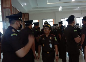 Kejati Jambi Usai Menyerahkan SK PNS Kejaksaan Jambi. Foto: Ist