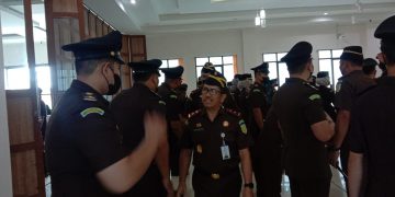 Kejati Jambi Usai Menyerahkan SK PNS Kejaksaan Jambi. Foto: Ist