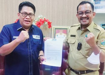 Ketua JMSI Sumut dan Kadis Kominfo Sumut. Foto: IST