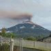 Gunung Kerinci Semburkan Abu Vulkanik. Foto: IST Google