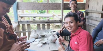 Keramik dan guci yang ditemukan warga. Foto: IST