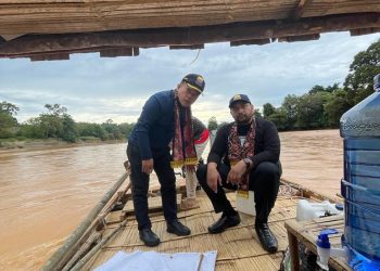 Gubernur Al Haris dan Waka DPRD Jambi, Pinto Jayanegara Abidin Buka Acara Milir Berakit YSSB. Foto: Humas DPRD Provinsi Jambi