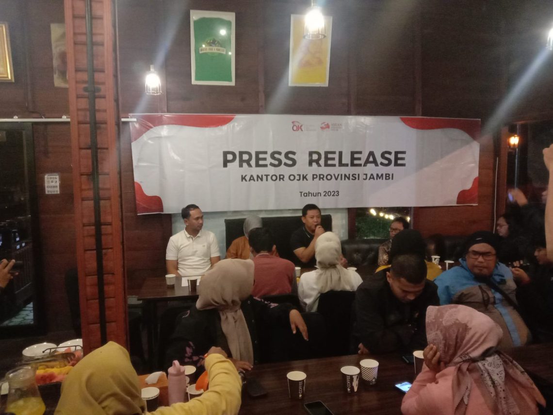 Kepala OJK Jambi, Yudha Nugraha Kurata Menyampaikan Rilis Juli 2023. IST