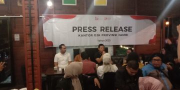 Kepala OJK Jambi, Yudha Nugraha Kurata Menyampaikan Rilis Juli 2023. IST