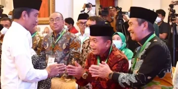 Gubernur Jambi, Al Haris saat menerima penghargaan BAZNAS Award. Foto: GOOGLE