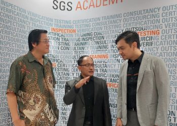 Dalam gambar, (ki-ka) ; Anang E Wicaksono, Head of ICDX Academy, Allan R Rahadian, Product Manager & Lead Auditor ISMS ISO 27001 SGS Indonesia, dan Gunawan, Direktur Utama Agrodana Futures, disela-sela sharing knowledge tentang ISO 27001