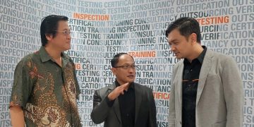 Dalam gambar, (ki-ka) ; Anang E Wicaksono, Head of ICDX Academy, Allan R Rahadian, Product Manager & Lead Auditor ISMS ISO 27001 SGS Indonesia, dan Gunawan, Direktur Utama Agrodana Futures, disela-sela sharing knowledge tentang ISO 27001