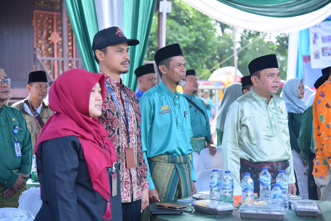 Sekda Azan Hadiri Panen Rara Karya Sekolah