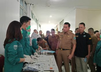 Berantas Narkoba di Batanghari, Didampingi BNNK Batanghari, BUpati Fadhil dan seluruh jajaran tes urine