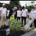 Pimpinan Bawaslu Jambi, Rofiqoh Febriyanti Didampingi Wein Arifin, Ari Juniarman dan Ketua Bawaslu Tebo, Paridatul Husni Saat Menanam Pohon "Integritas". Foto: DEDI BAWASLU