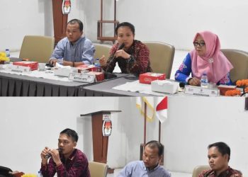 Anggota KPU Tebo dan Akademisi IAI Tebo saat memandu jalannya FGD. FOTO: IST