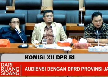 Waka I DPRD Provinsi Jambi, Ivan WIrata bersama Pansus PI saat konsultasi ke DPR RI Komisi XII. FOTO: IST