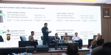 Waka I DPRD Provinsi Jambi, Ivan Wirata saat menjadi pemateri di Rakernis Lalu Lintas 2025. FOTO: UCUP