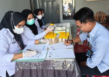 Cegah Penyebaran Narkoba di Lapas Kelas IIA Jambi, Lakukan Tes Urine Petugas dan WBP. FOTO: OYI