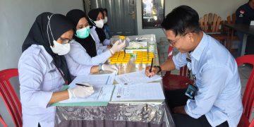 Cegah Penyebaran Narkoba di Lapas Kelas IIA Jambi, Lakukan Tes Urine Petugas dan WBP. FOTO: OYI