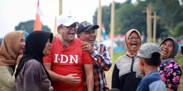Interaksi Ramah dan Penuh Keakraban BIW di Tengah Masyarakat. FOTO: UCUP