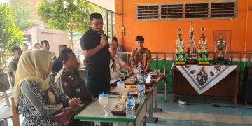 Ketua Umum PDBI Provinsi Jambi, Ivan Wirata saat melakukan safari perdana di SDN/I Teratai Kabupaten Batang Hari. FOTO: OYI