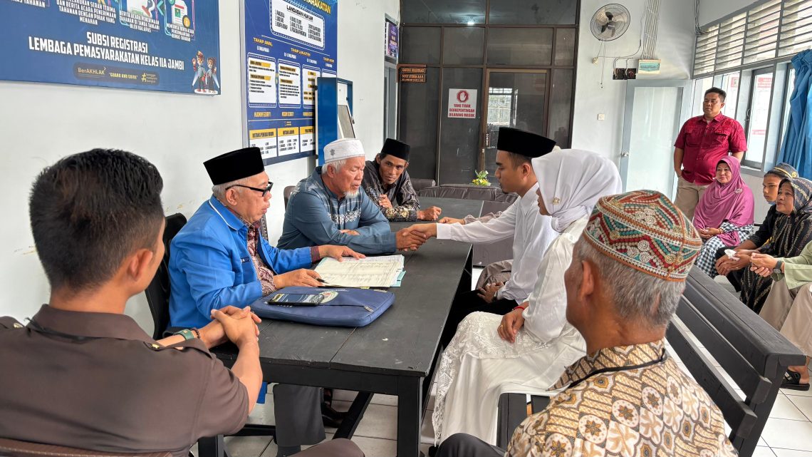 Lapas Kelas IIA Jambi memfasilitasi Warga Binaan Menikah. FOTO: DOK LAPAS