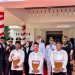 Kalapas Narkotika Muara Sabak, Muda Husni dan Bupati Tanjab Timur, Dilla Hich Usai penyerahan remisi bagi warga binaan. FOTO: DOK
