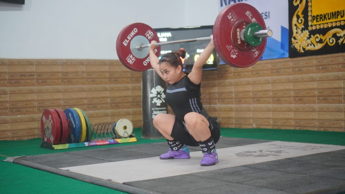 Yuliana Klarisa, Lifter Putri Asal Jambi Lolos Seleknas Jelang Sea Games di Thailand nanti. FOTO: IST