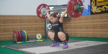 Yuliana Klarisa, Lifter Putri Asal Jambi Lolos Seleknas Jelang Sea Games di Thailand nanti. FOTO: IST
